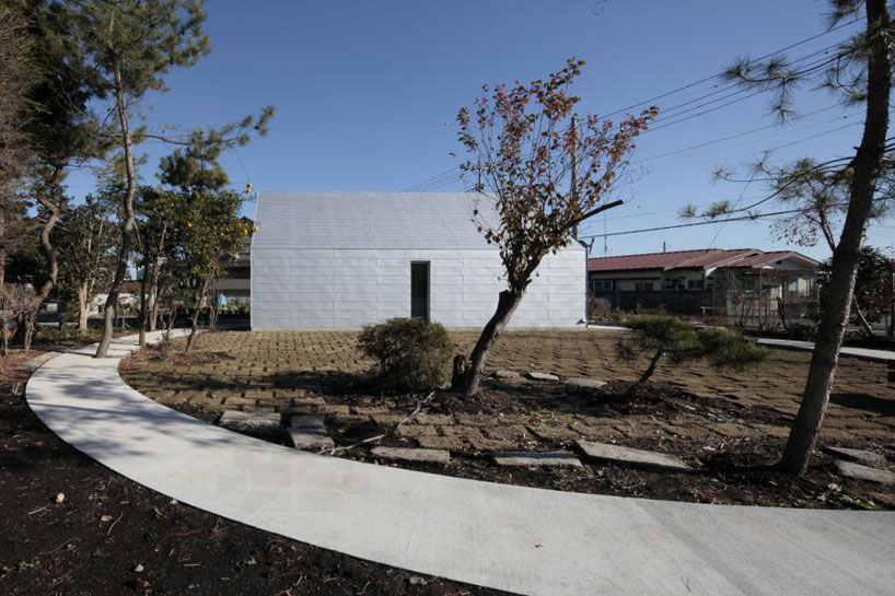 UA architects curves pathway through shirasagi museum