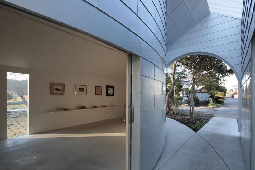 UA architects curves pathway through shirasagi museum