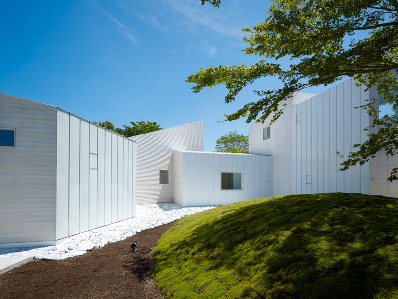 hiroyuki arima designs a house around the lunar cycle 