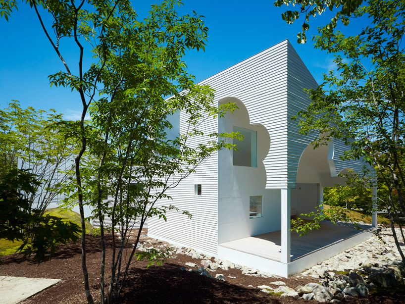 hiroyuki arima designs a house around the lunar cycle 