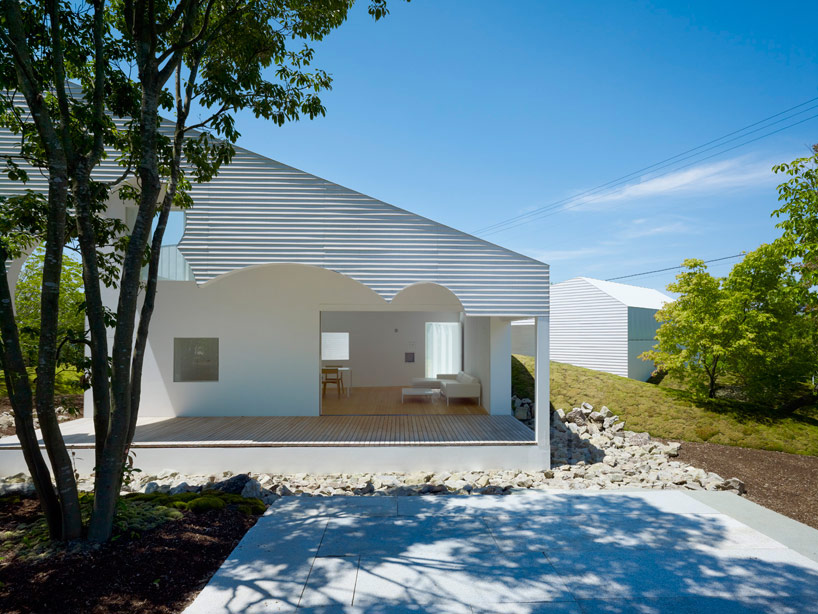 hiroyuki arima designs a house around the lunar cycle 