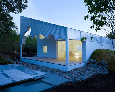 hiroyuki arima designs a house around the lunar cycle 