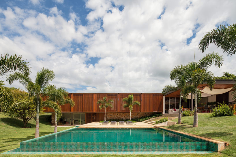 jacobsen arquitetura's MDT house is wrapped in warm teak skin 