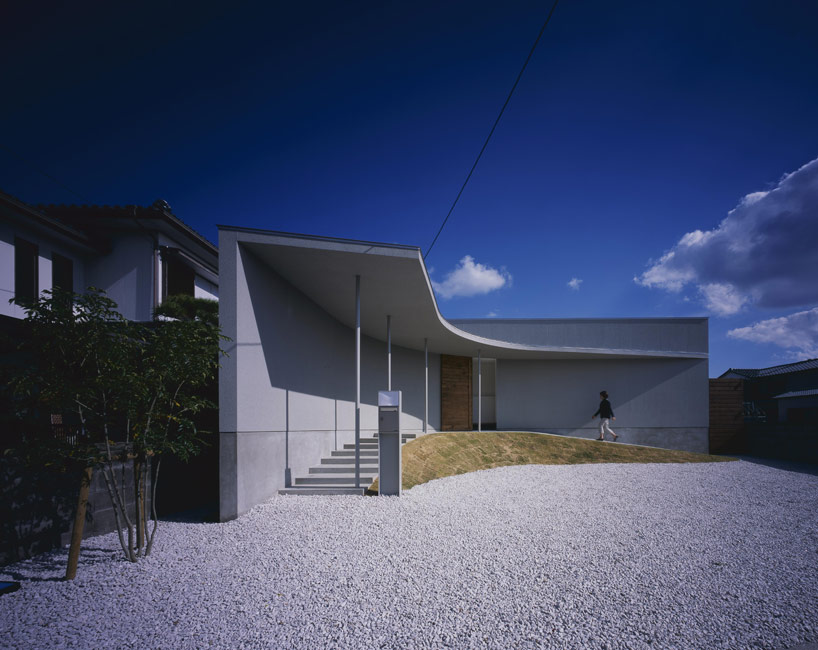 naoko horibe: crescent-shaped house in naruto 