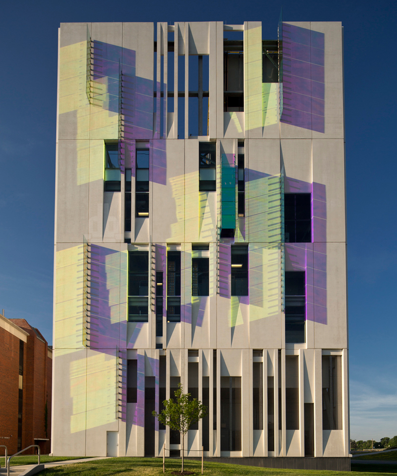 ohio-central-chiller-plant-rb_arch-designboom03 r_b arc designs modular water chiller plant at OSU