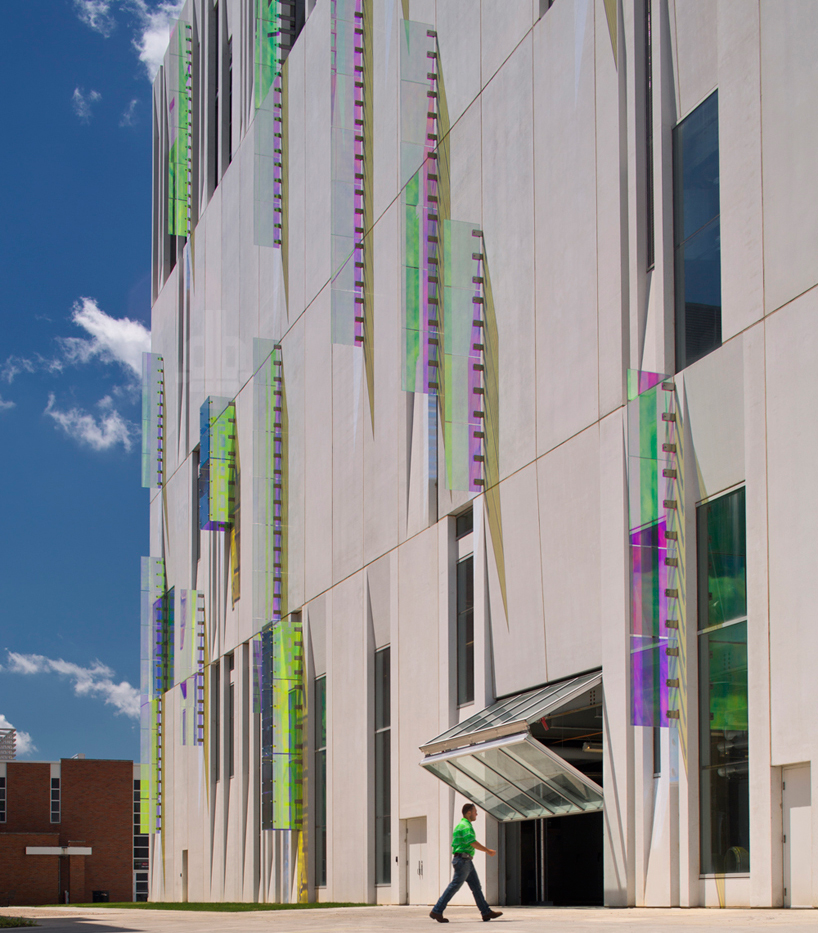 ohio-central-chiller-plant-rb_arch-designboom04 r_b arc designs modular water chiller plant at OSU