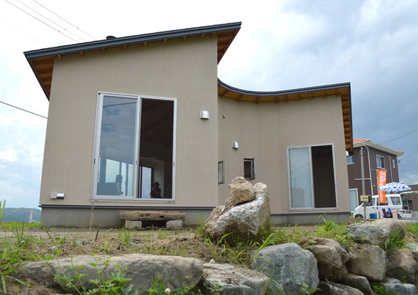 post-disaster residence by fuminori maemi 