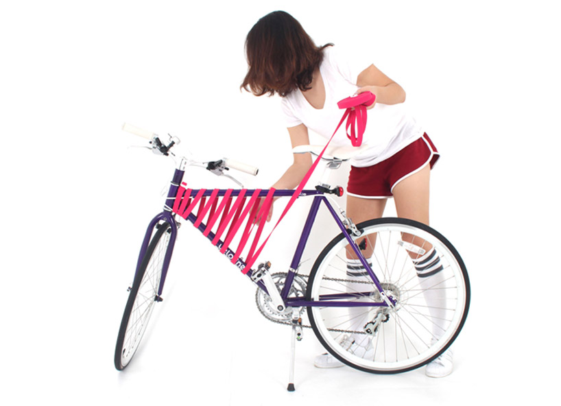 reel elastic bike frame storage system by areum jeong