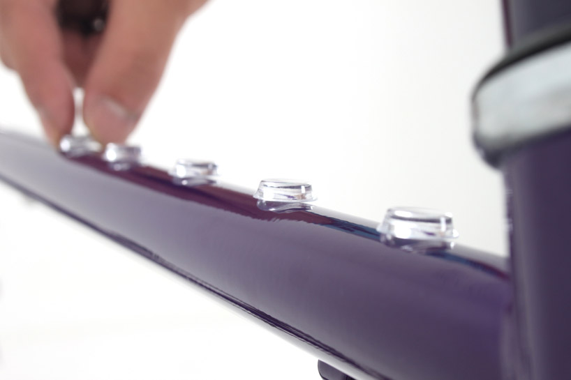 reel elastic bike frame storage system by areum jeong