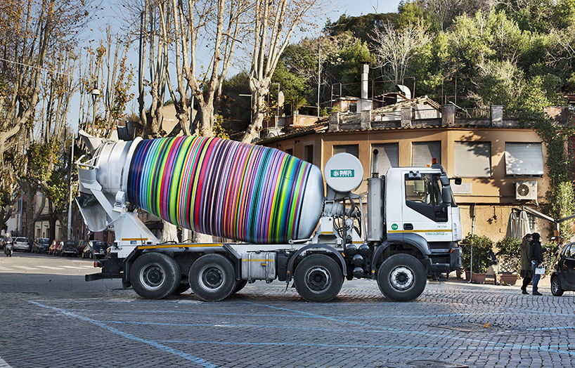 revolver - a colorfully painted cement mixer by rubinetto