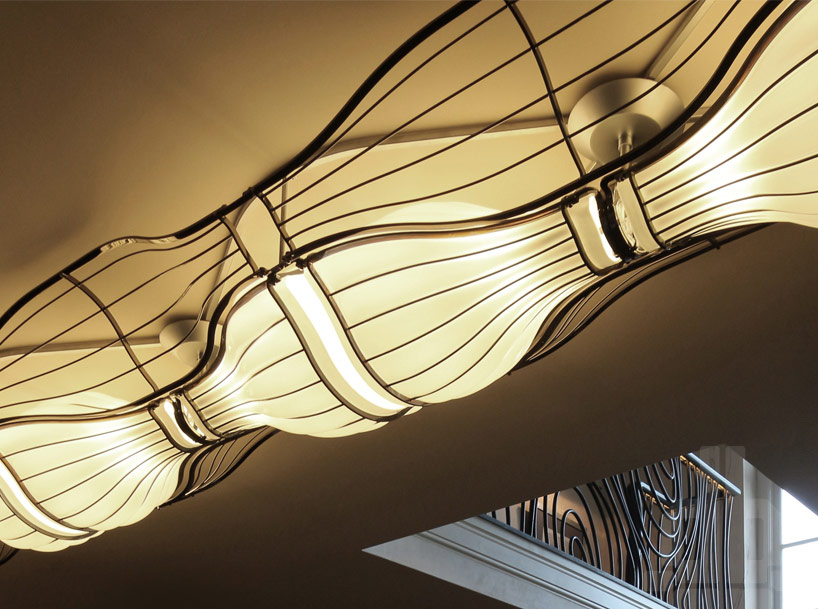 rhythm plafoniera - a suspended flowing light by i m lab