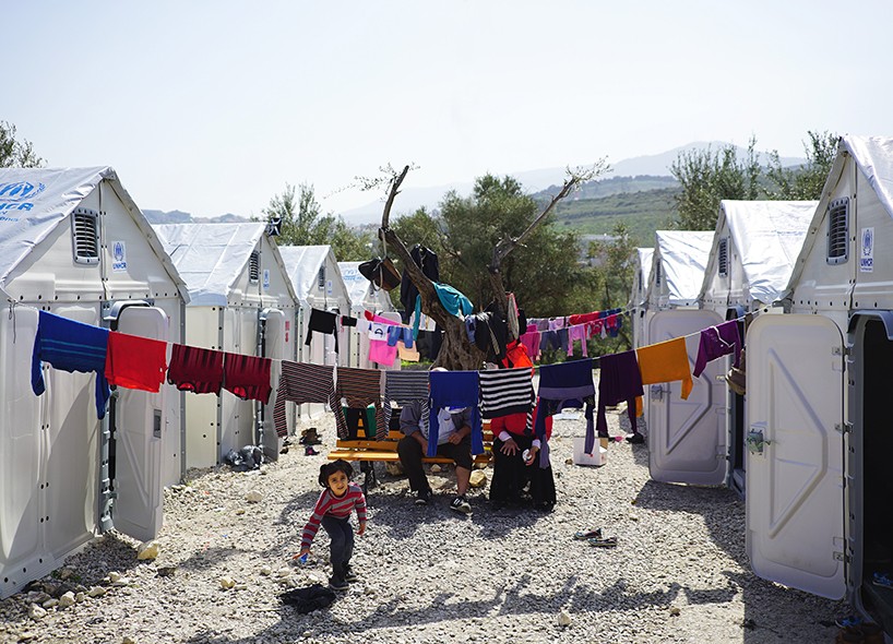 solar-powered-flat-pack-refugee-shelters-by-IKEA-designboom-01