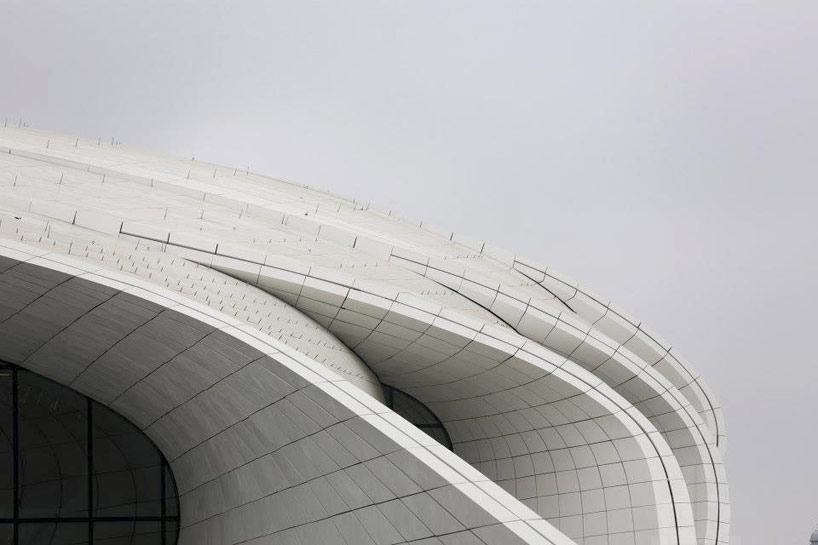 zaha hadid: heydar aliyev cultural center shapes azerbaijan