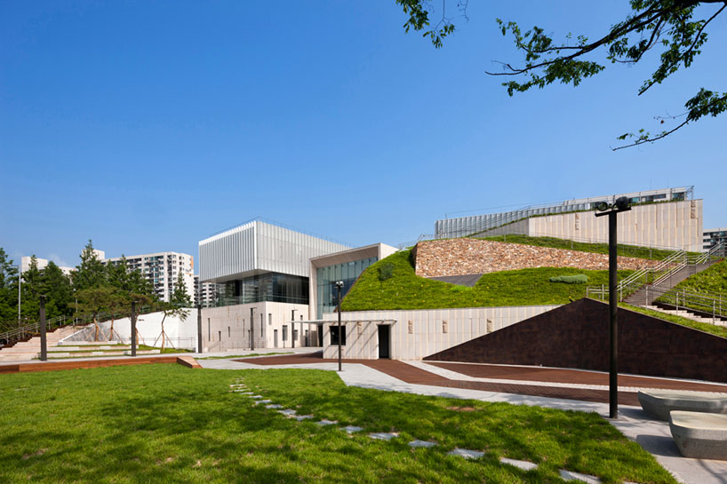 SAMOO visualizes buk seoul museum of art as a cultural hill