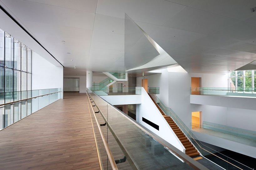SAMOO visualizes buk seoul museum of art as a cultural hill