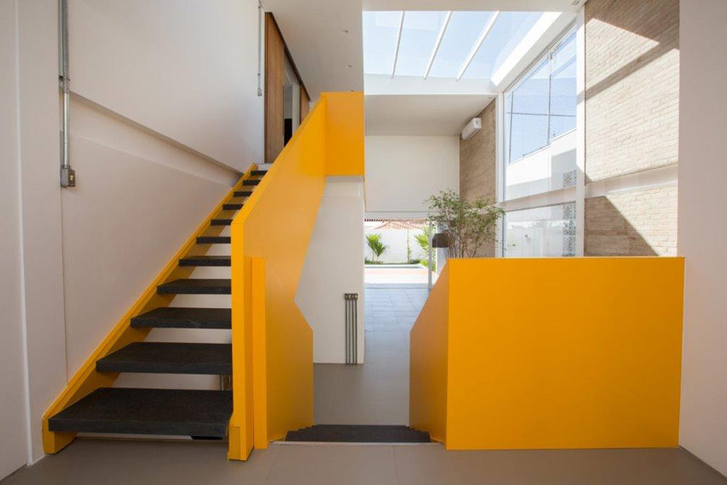 YTA architects: KR residence's geometric yellow ribbon