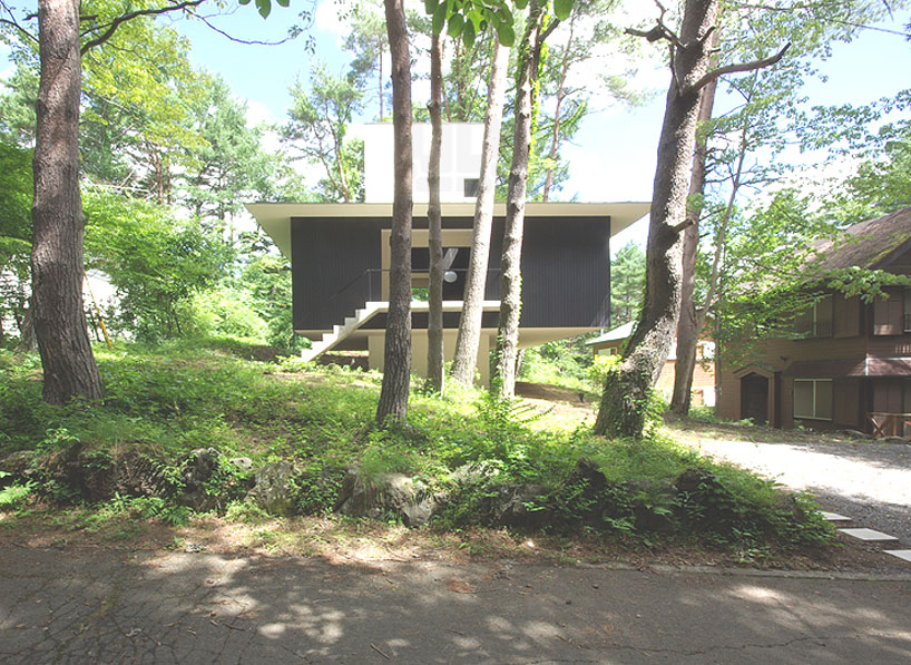 case design studio floats house in fujizakura on one pillar