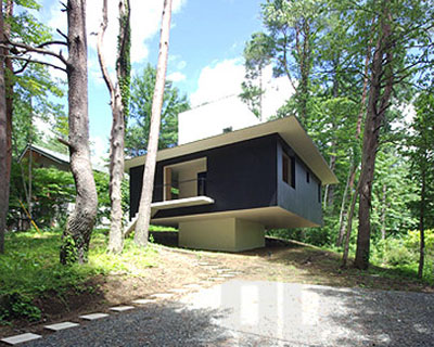 case design studio floats house in fujizakura on one pillar