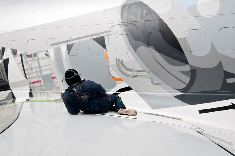 graffiti artists sat one and roids spray paint an entire boeing 737