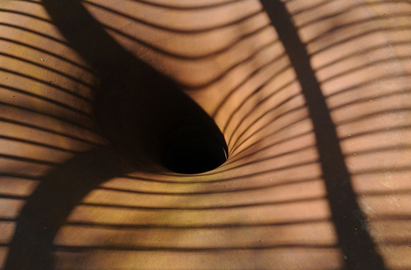 jupiter-artland-anish-kapoor-suck-designboom-08 anish kapoor's suck at jupiter artland is a caged vortex