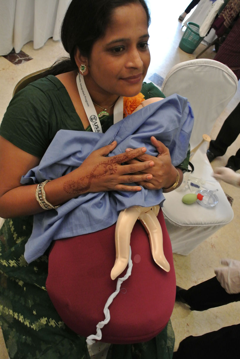 https://static.designboom.com/wp-content/uploads/2013/08/mama-natalie-birthing-simulator_INDEX-designboom07.jpg