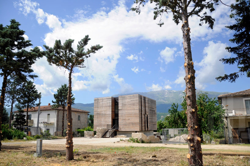 pierluigi bonomo's sustainable energy box house in l'aquila