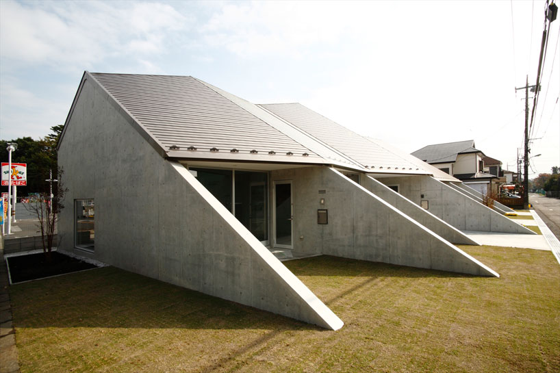 nine triangular walls divide house in hamura by re-write