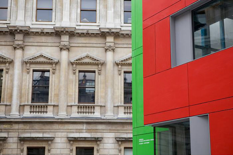 richard rogers builds low-cost houseshell at royal academy