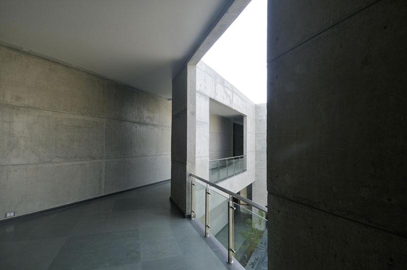 the courtyard house by sanjay puri architects