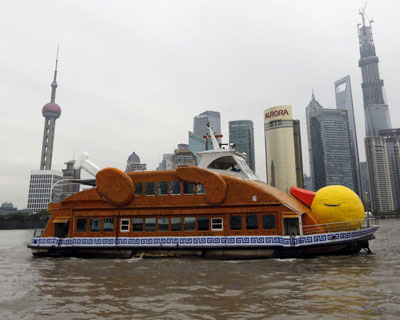 florentijn hofman's giant rubber duck gets roasted in shanghai