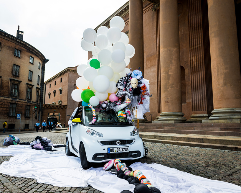 smart-bo-urban-living-room-helle-mardahl-bettery-magazine-designboom03 my urban living room in copenhagen by smart and BoConcept