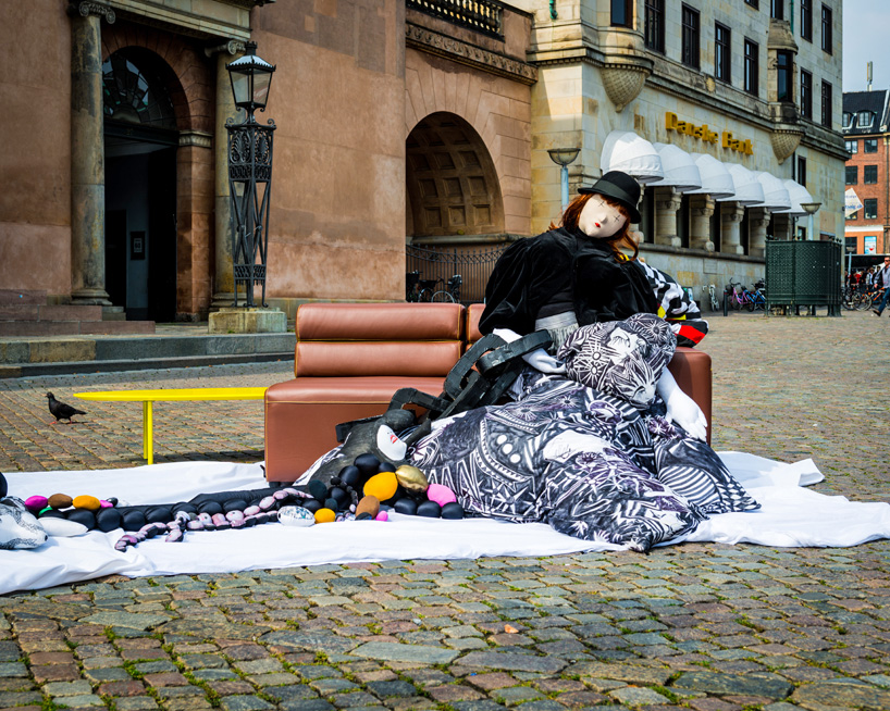 smart-bo-urban-living-room-helle-mardahl-bettery-magazine-designboom05 my urban living room in copenhagen by smart and BoConcept