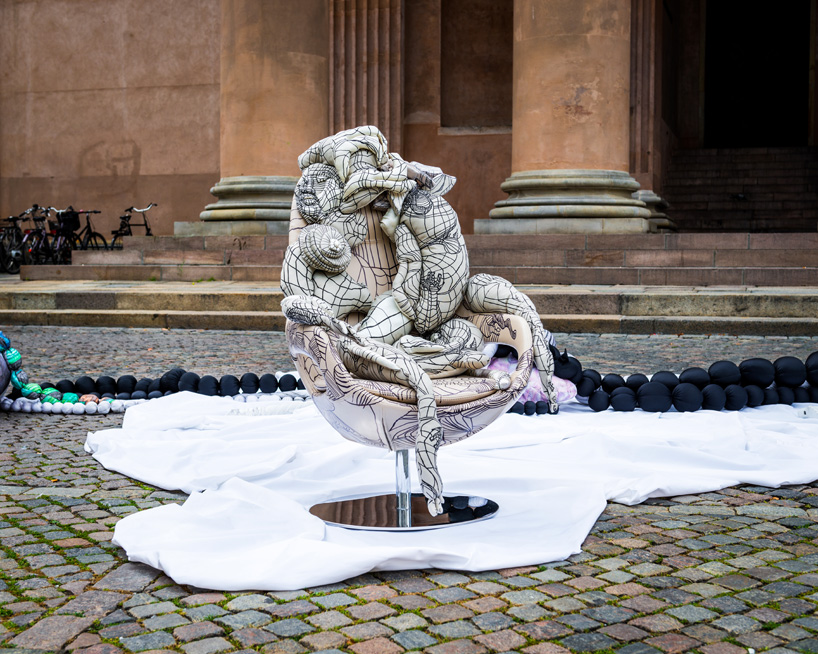 smart-bo-urban-living-room-helle-mardahl-bettery-magazine-designboom06 my urban living room in copenhagen by smart and BoConcept