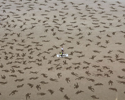 9,000 sand drawings commemorate the fallen on d-day