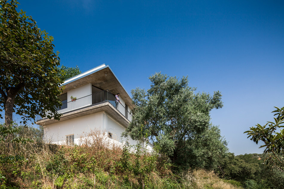 miguel marcelino creates a house on a warehouse in portugal