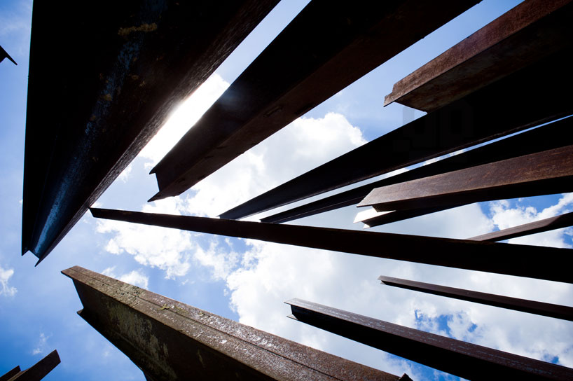 chris burden's beam drop at inhotim brazil designboom falling steel hits wet concrete in beam drop by chris burden