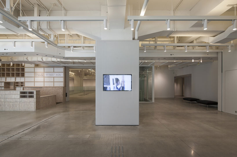 toshihiro mizutani architects: arts maebashi's curving facade