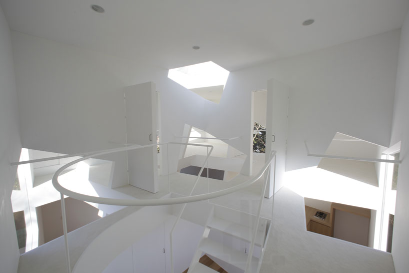 yuusuke karasawa architects: villa kanousan of cubic voids