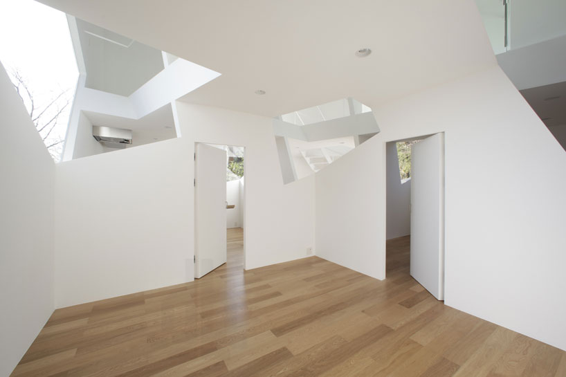 yuusuke karasawa architects: villa kanousan of cubic voids