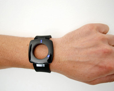 eye of the storm: dial-less watch by yesign studio