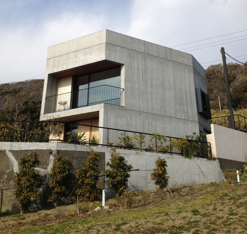house in akiya by nobuo araki is a personal observatory