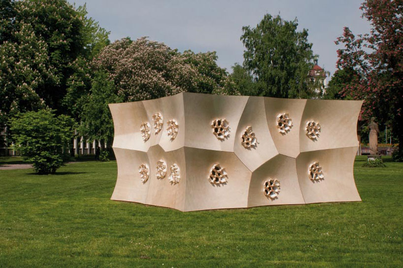 hygroskin: a climate-responsive kinetic sculpture 