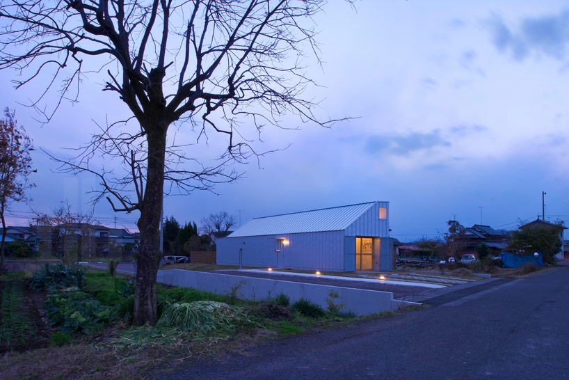 naoko horibe architect's office: dog grooming salon and house