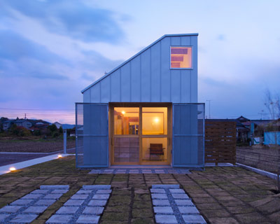 naoko horibe architect's office: dog grooming salon and house