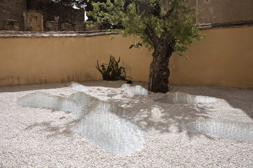 10,000 petri dishes create a mountainscape in palacio quintanar