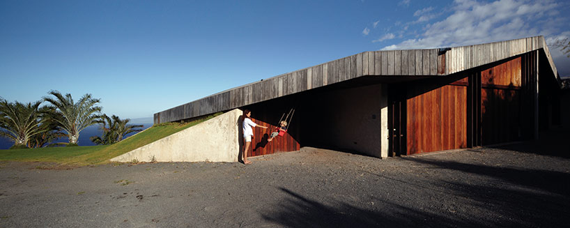dekleva gregoric's clifftop house in hawaii watches over the ocean