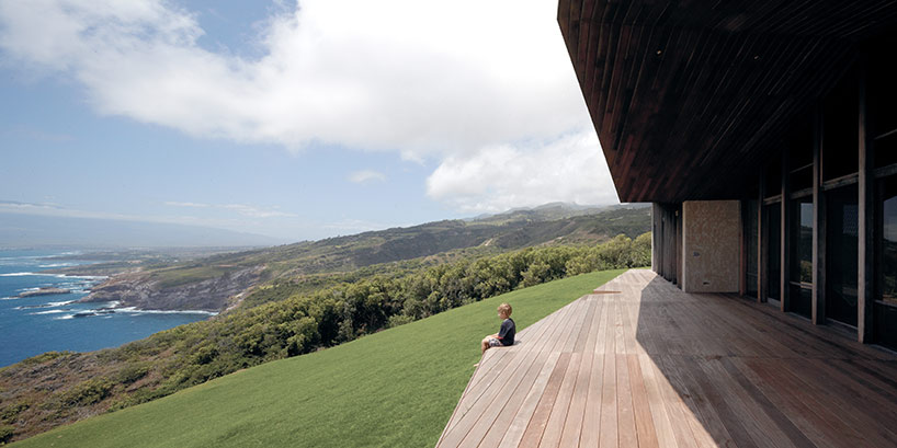dekleva gregoric's clifftop house in hawaii watches over the ocean