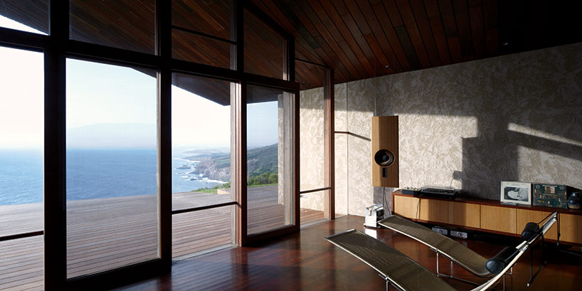 dekleva gregoric's clifftop house in hawaii watches over the ocean