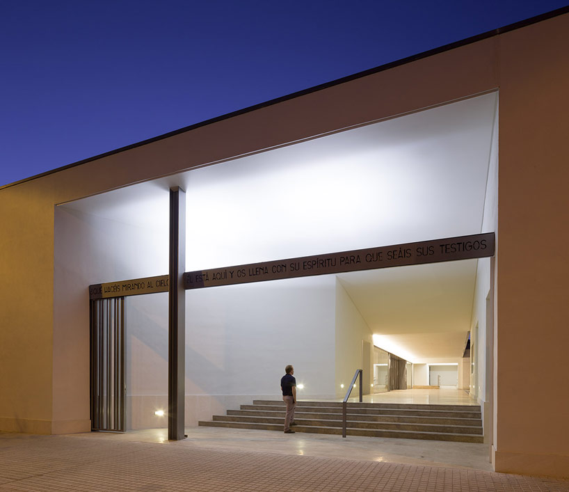 AGi architects construct la ascension del senor church