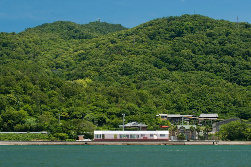CASE-REAL aligns restaurant on the sea in teshima, japan